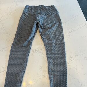 Born Primitive scrunch leggings.